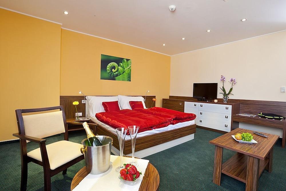 Hotel Viktor Bratislava Ngoại thất bức ảnh