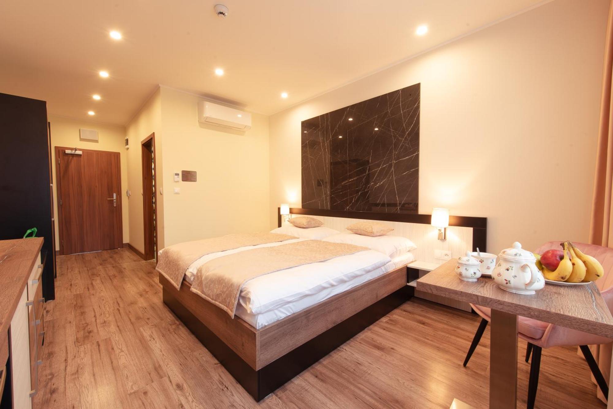 Hotel Viktor Bratislava Ngoại thất bức ảnh