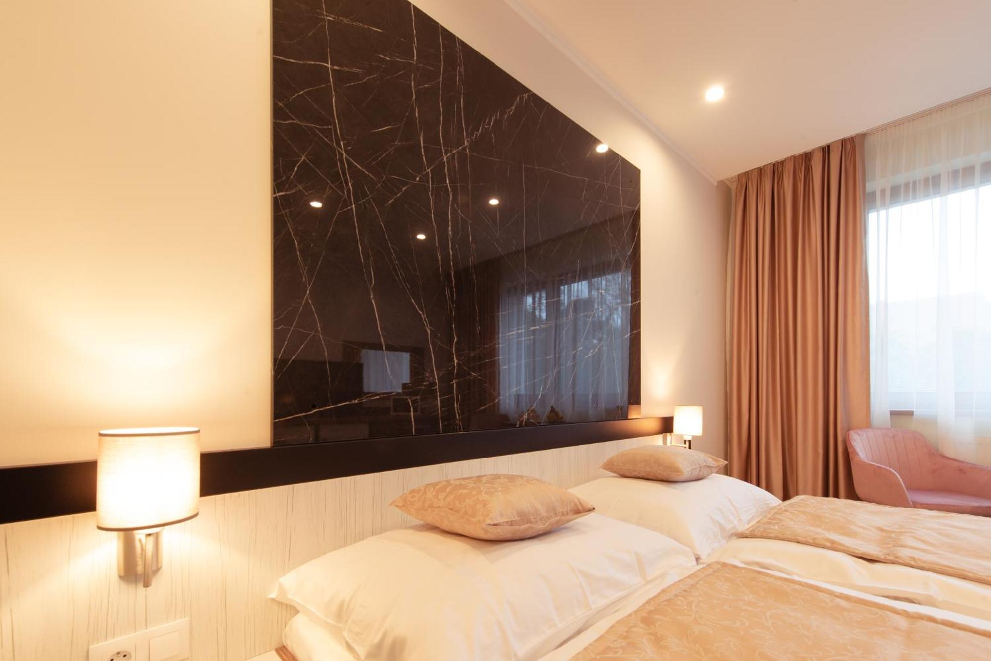 Hotel Viktor Bratislava Ngoại thất bức ảnh