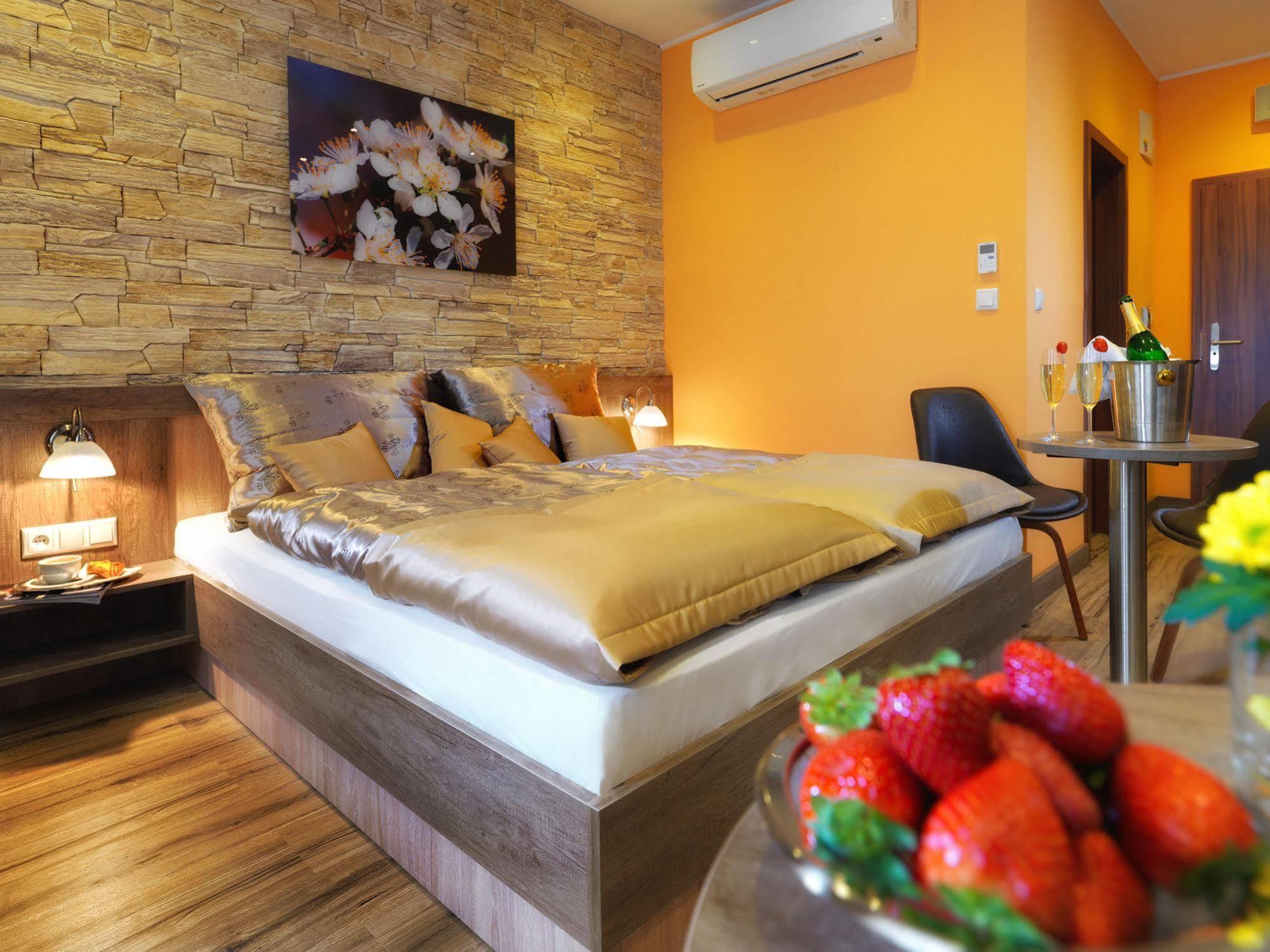 Hotel Viktor Bratislava Ngoại thất bức ảnh