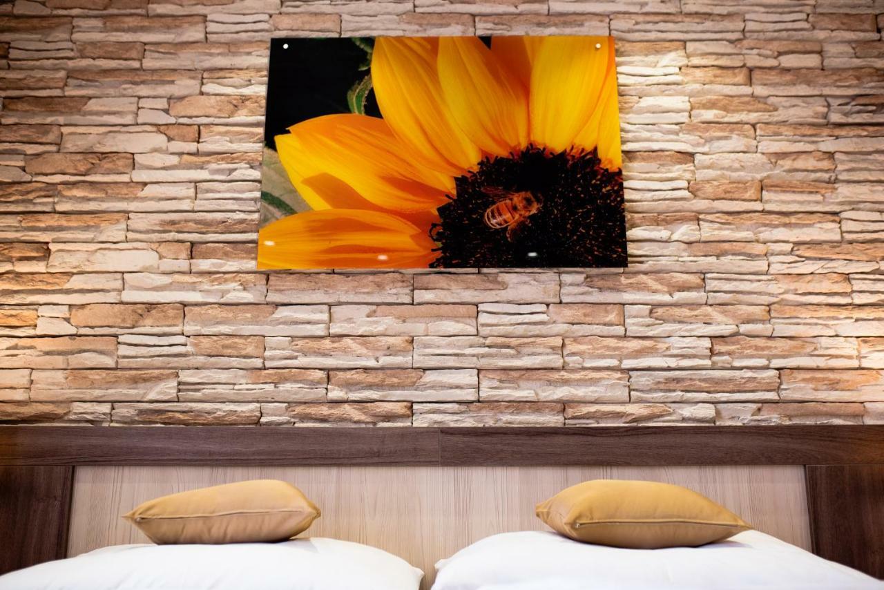 Hotel Viktor Bratislava Ngoại thất bức ảnh